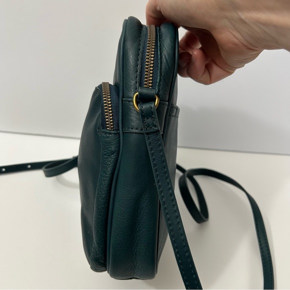 American Leather Co - Cleveland North-South Crossbody Bag  display picture 3